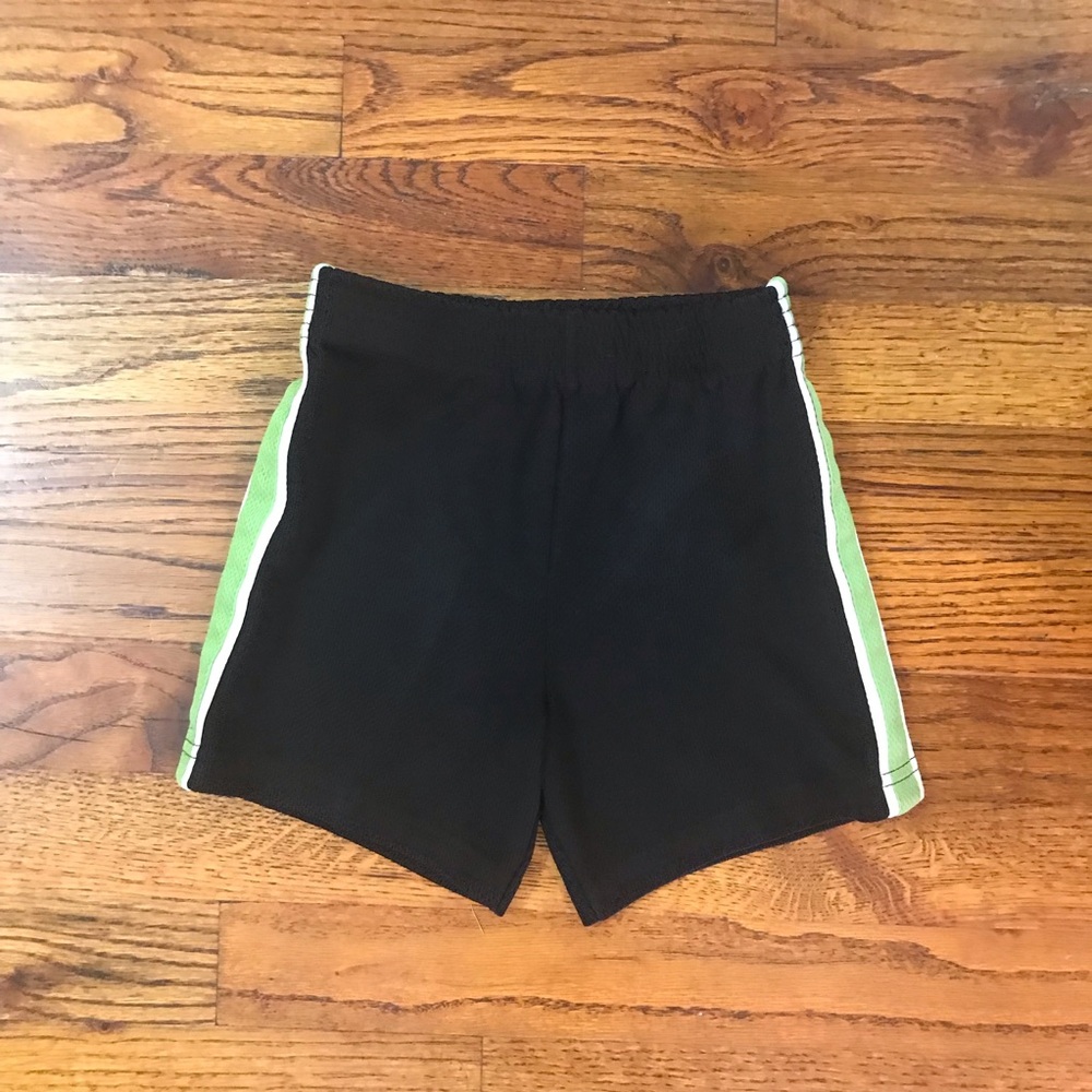 Garanimals Black Shorts w/ Green Stripe
Activewear Athletic
Boys Size 3 / 3T